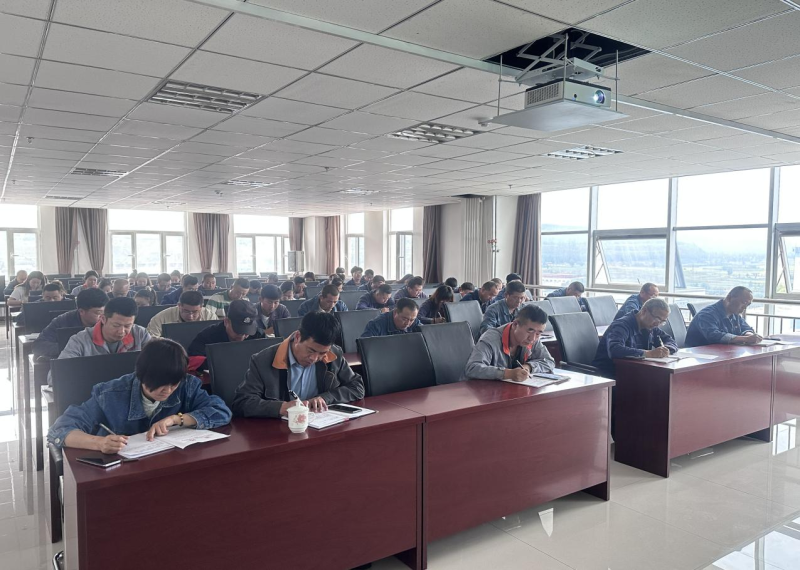 廉當(dāng)“鐮”可以除雜念   欲為“獄”勢必積災(zāi)難 ——集團(tuán)紀(jì)委書記為物產(chǎn)工投公司黨員干部、關(guān)鍵人員 授主題教育廉政專題黨課