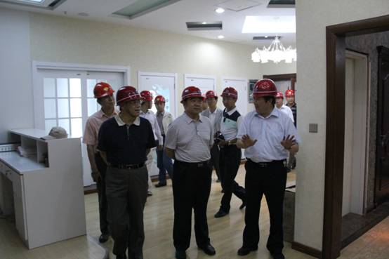 青海省經(jīng)濟委員會黨組書記、主任，省國資委  黨委副書記、副主任吳海昆實地考察物產(chǎn)集團重點項目