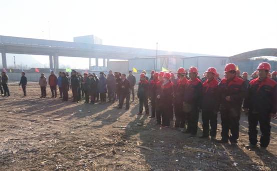 揚鞭策馬喜圓發(fā)展夢，萬眾一心共筑新長城