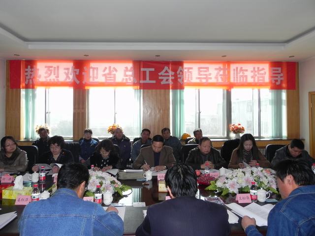 深入車間班組、“零距離”接觸職工、體驗職工生活、傾聽職工心聲