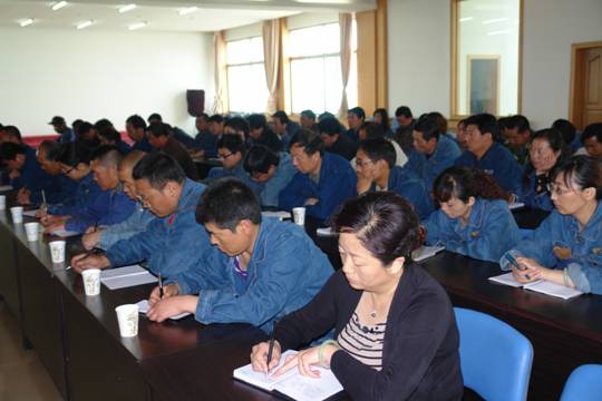 青海物產(chǎn)工業(yè)投資有限公司、青海長春炭素有限公司召開貫徹省第十二次黨代會精神學(xué)習(xí)傳