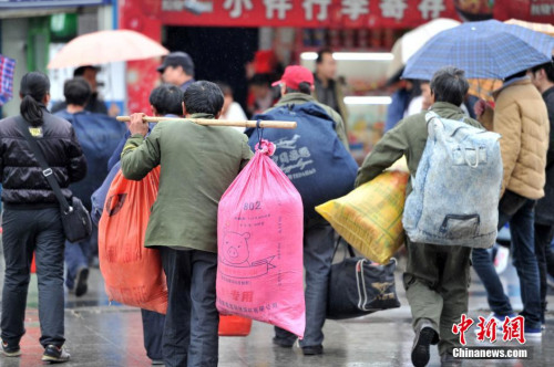 聚焦春節(jié)“恐歸族”：近鄉(xiāng)情怯，恐懼何來？(圖)